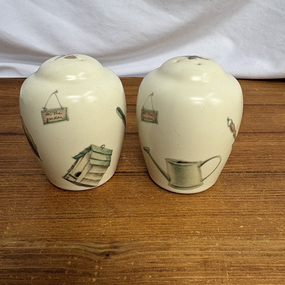 Pfaltzgraff Naturewood Salt and Pepper Shaker Set - Vintage